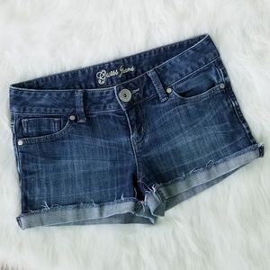 GUESS STRETCH JEAN SHORTS SIZE 26
